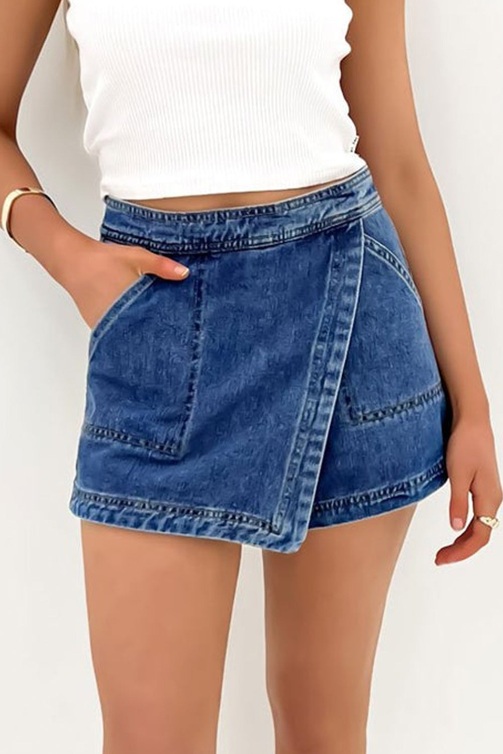 Falda pantalón vaquera mini con efecto cruzado azul Ashleigh