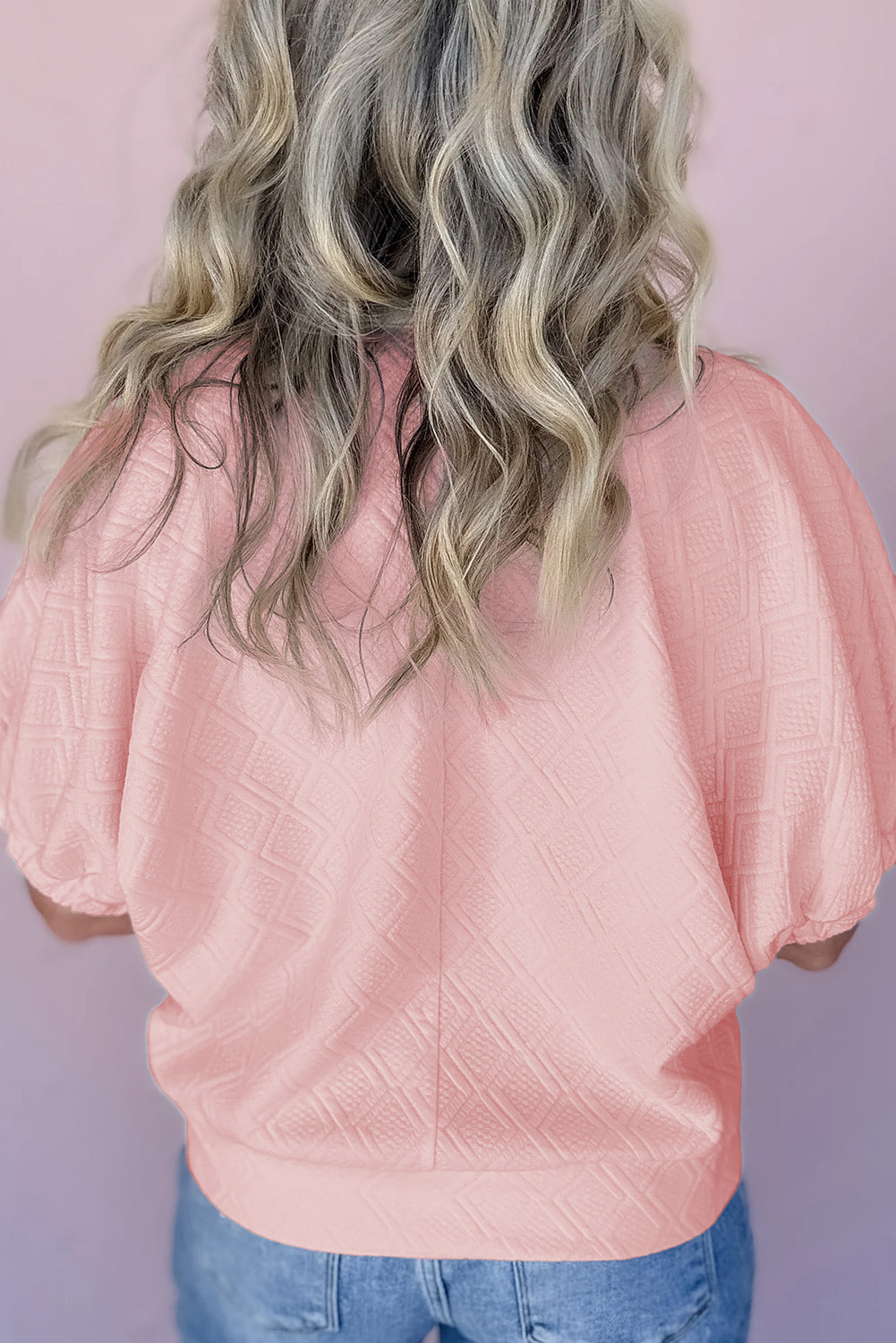 Blusa de media manga con textura de patchwork y cuello a rayas en contraste en rosa claro