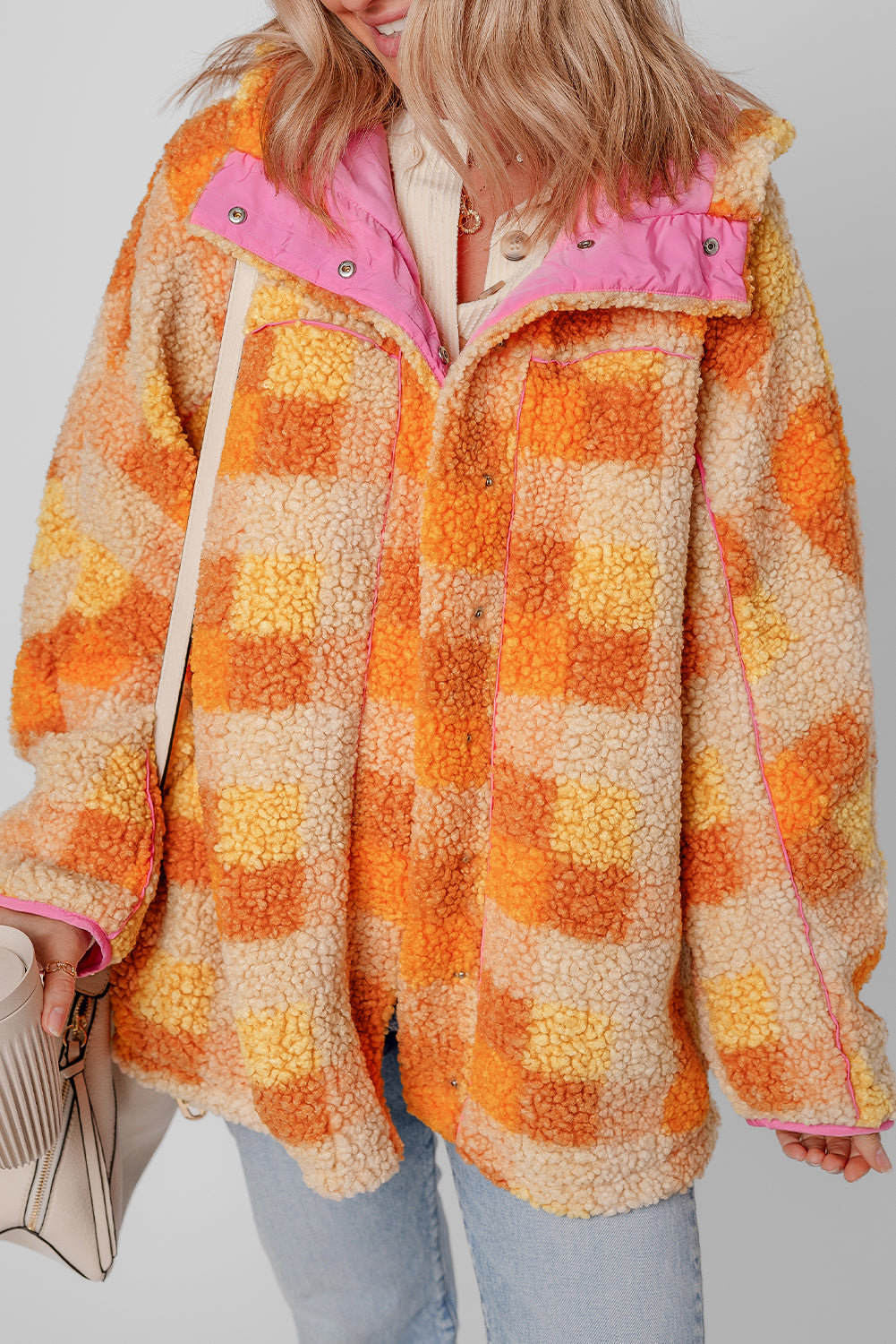 Chaqueta con capucha de sherpa a cuadros naranja