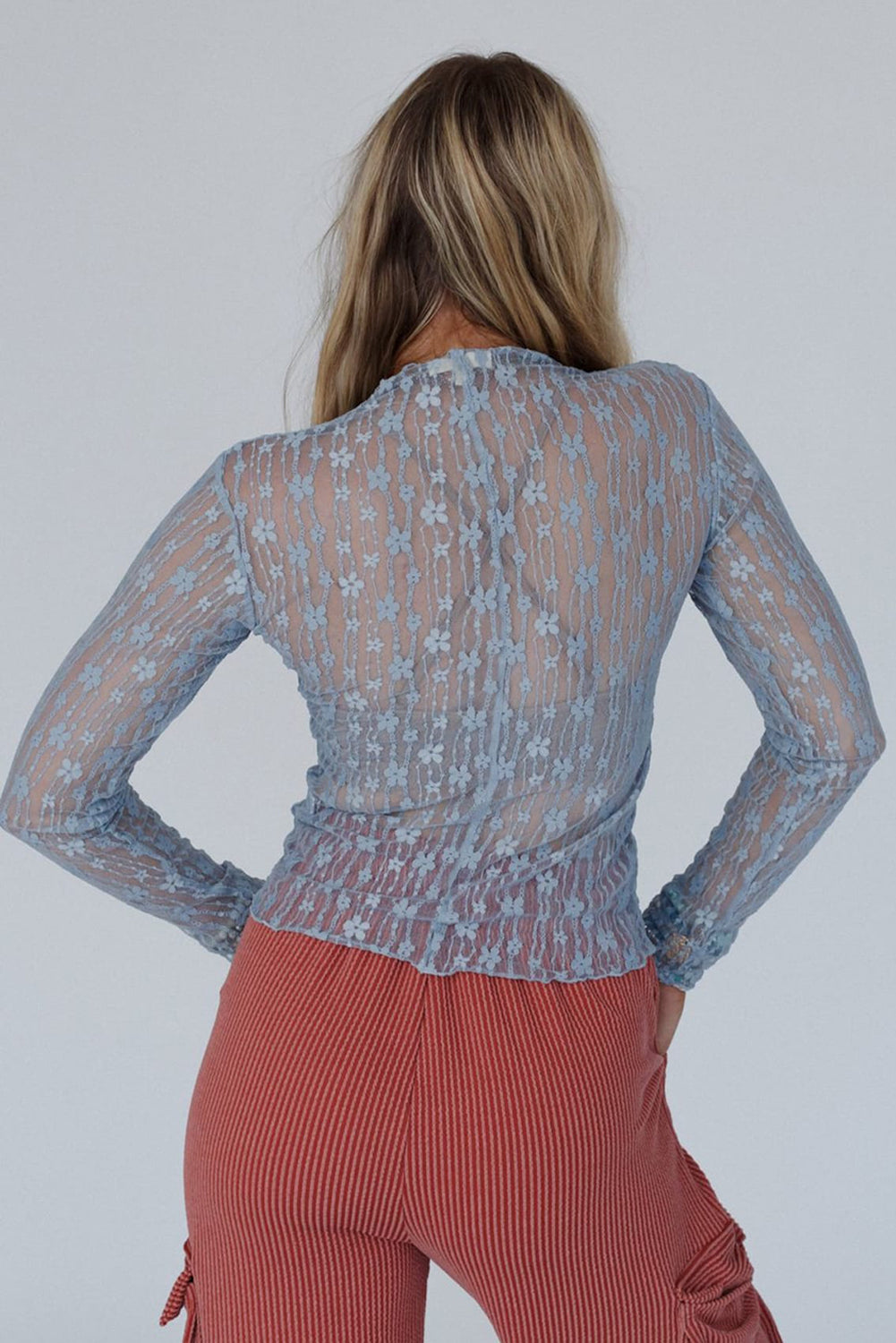 Top ajustado de manga larga con encaje floral transparente en azul Ashleigh