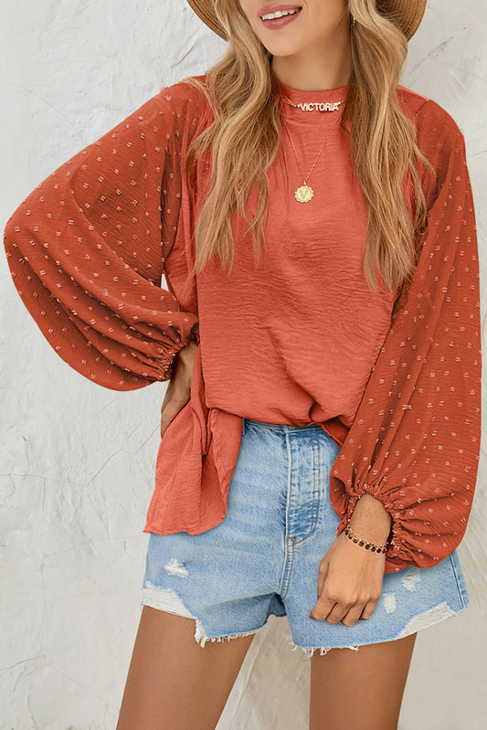Blusa arrugada con patchwork y mangas abullonadas de lunares suizos de color naranja rojizo