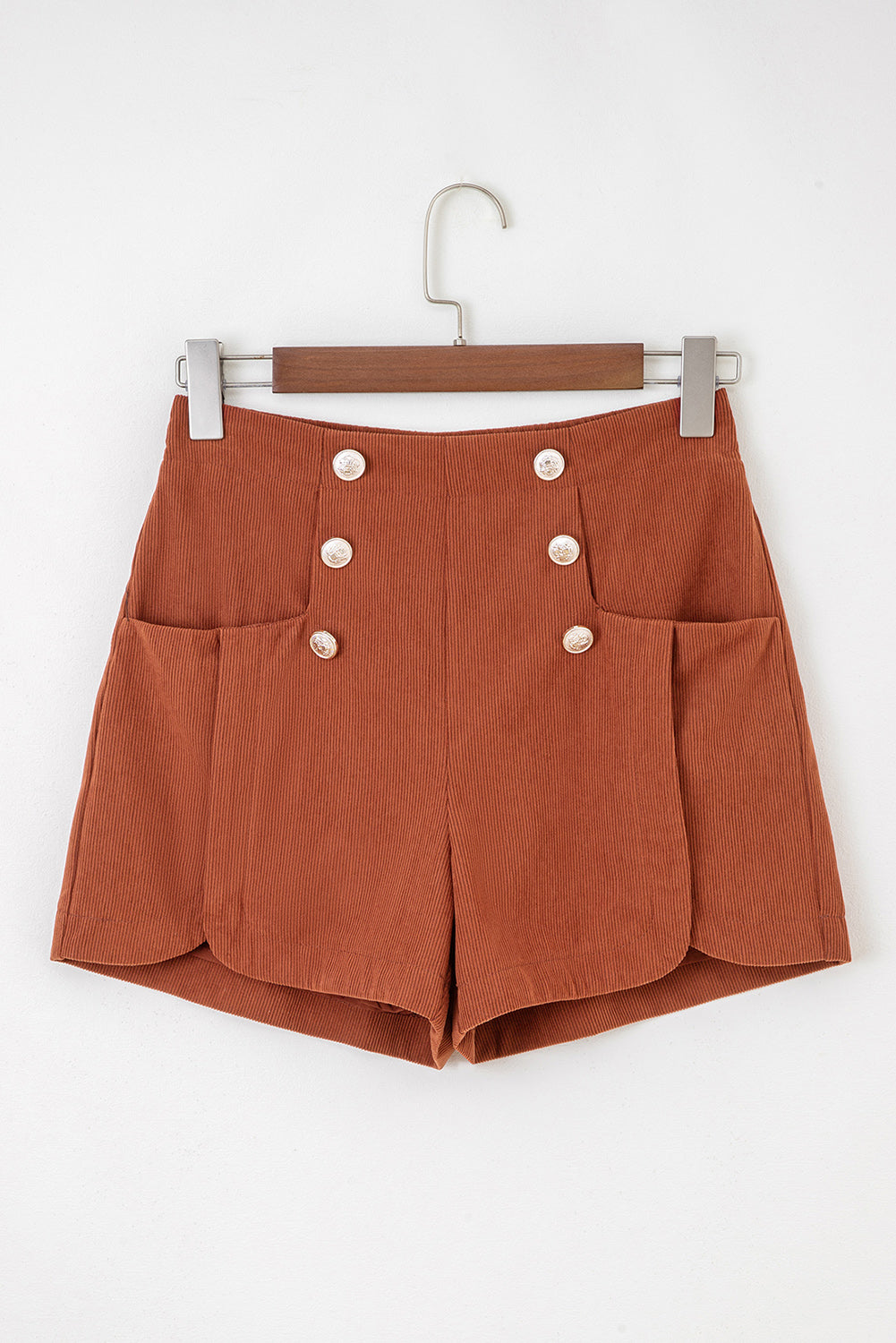 Pantalones cortos de pana de cintura alta con borde festoneado y decoración de botones de arcilla