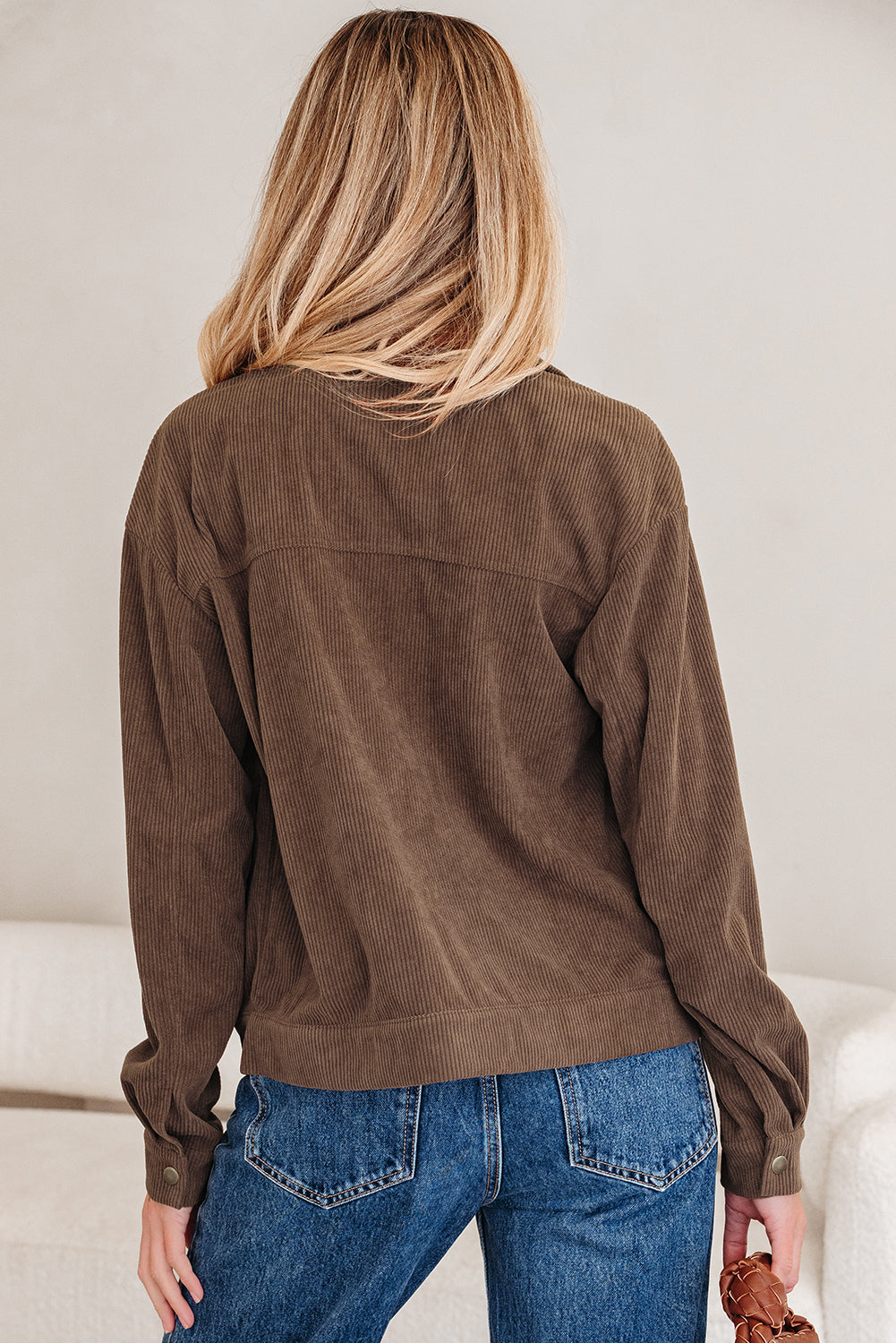 Chaqueta de pana con cuello de solapa, cremallera y botones color caqui oscuro