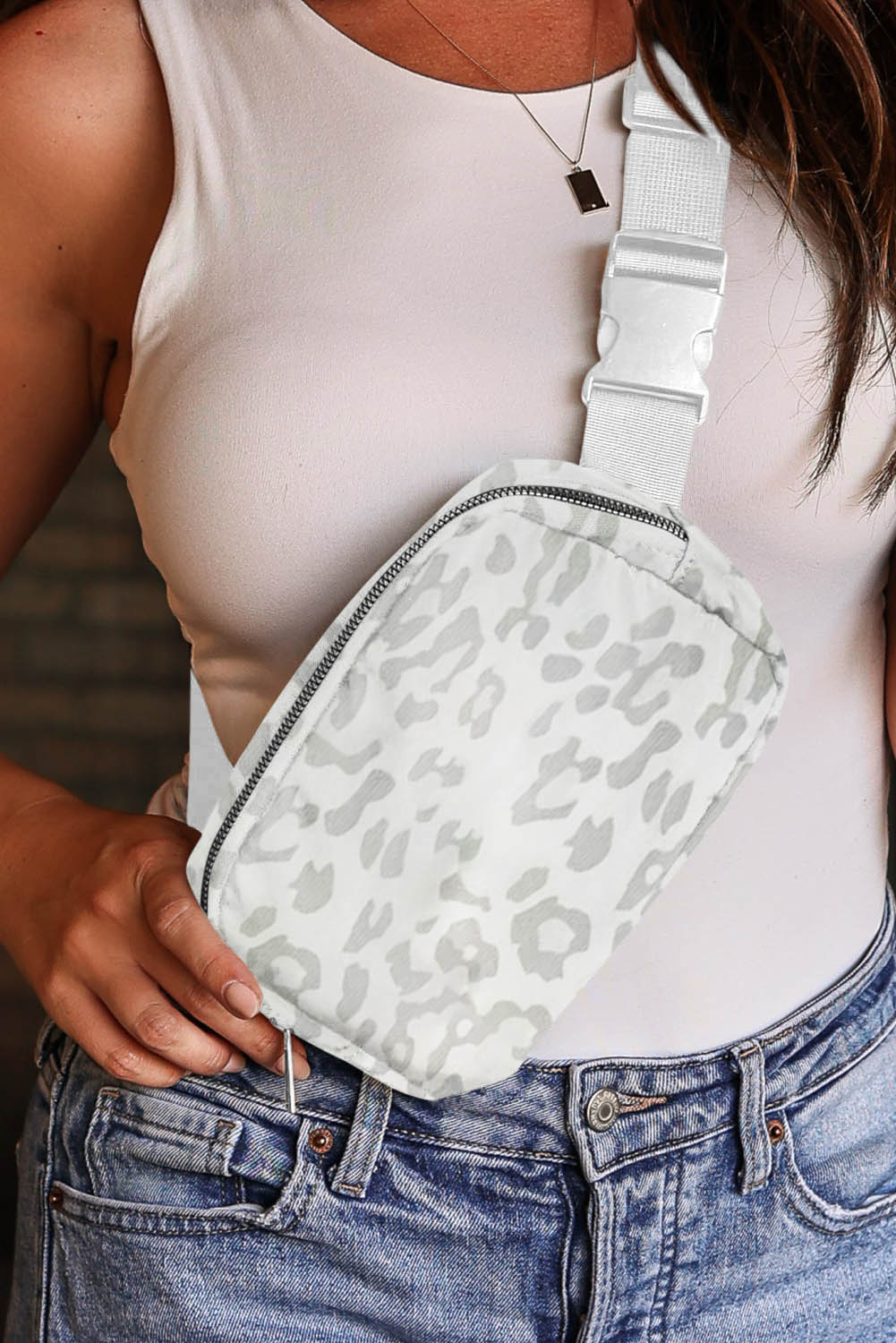 Bolso de lona con hebilla y estampado de leopardo blanco (20 x 5 x 14 cm)