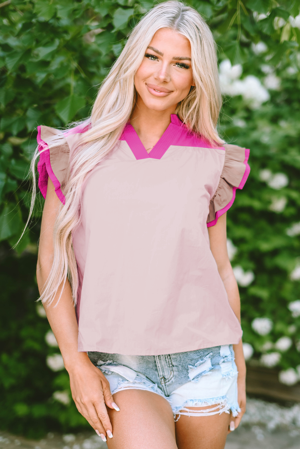 Blusa con cuello en V, mangas con volantes y bloques de color azul niebla