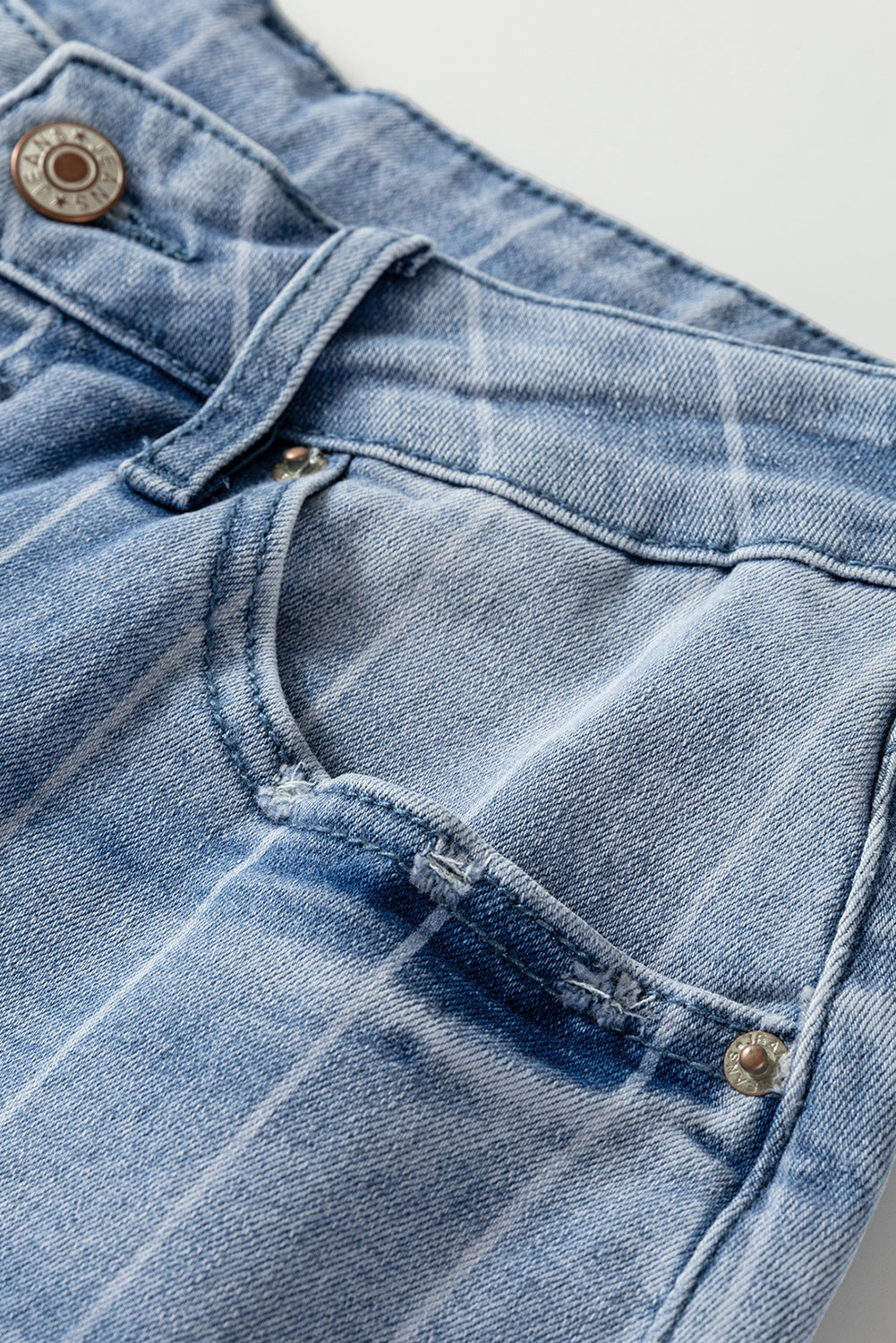 Vaqueros de pierna ancha con botones múltiples en azul Beau