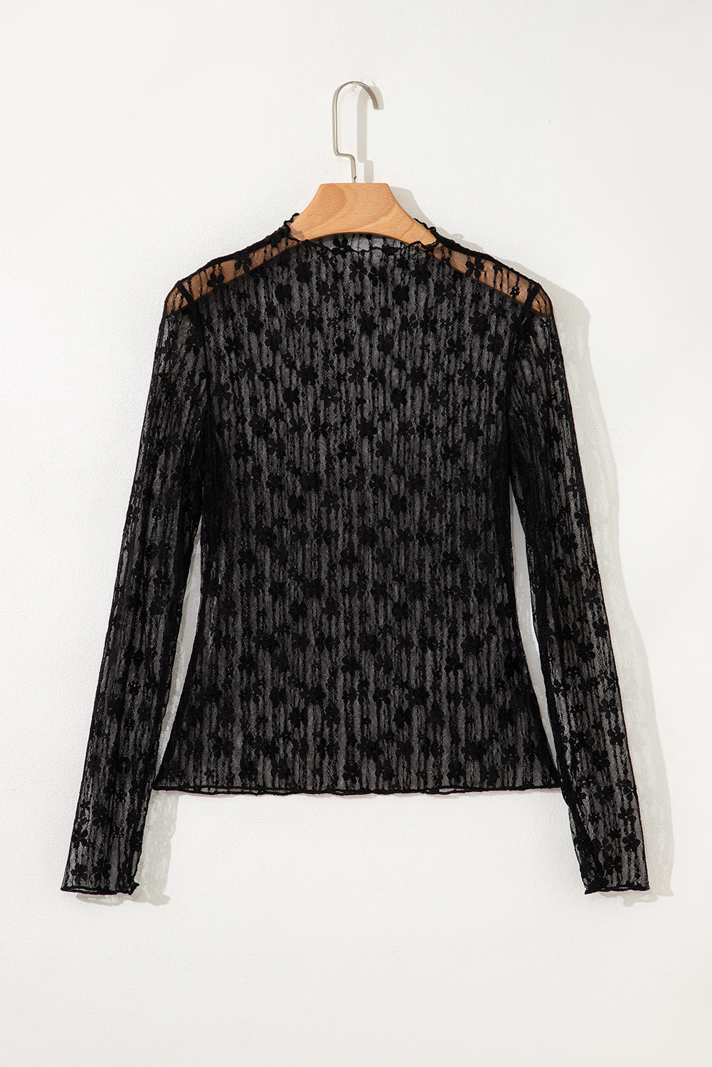 Top ajustado de manga larga con encaje floral transparente negro