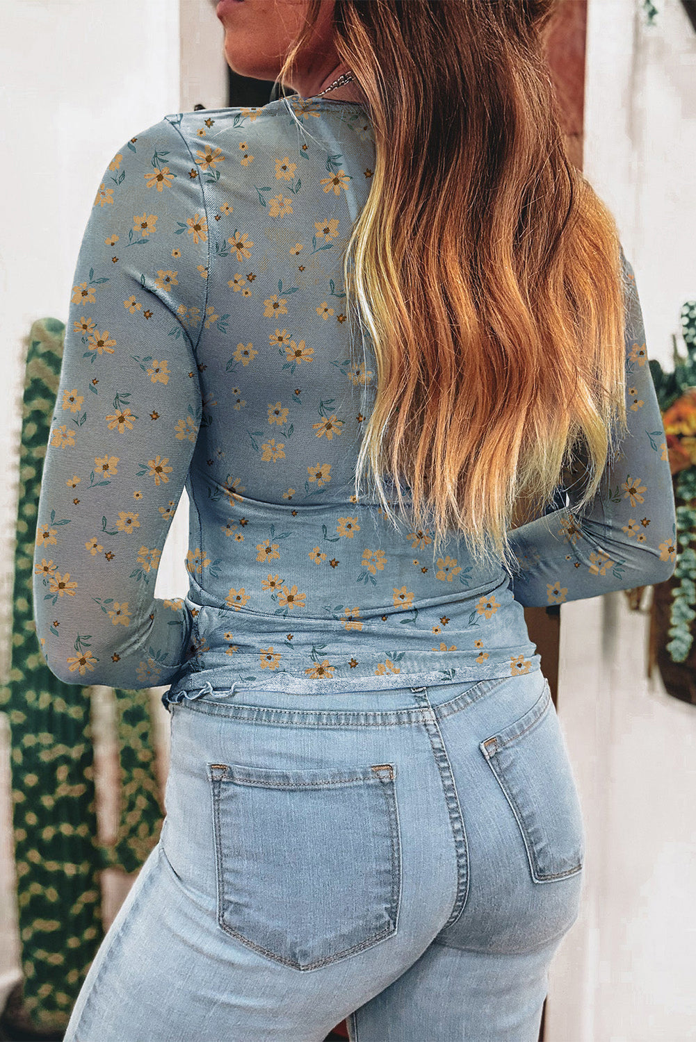 Top de manga larga ajustado de malla con estampado floral azul cielo
