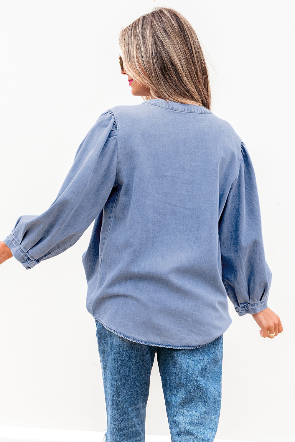 Blusa de mezclilla con mangas abullonadas y lazo con frunces delanteros de Myosotis