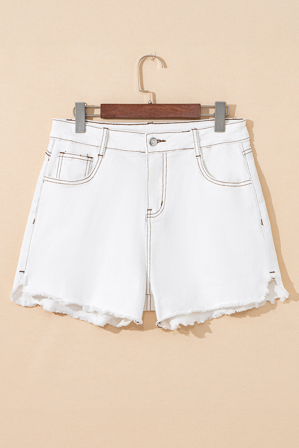 Shorts vaqueros blancos de cintura alta con dobladillo sin rematar