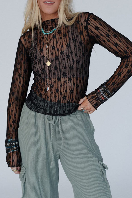 Top ajustado de manga larga con encaje floral transparente negro