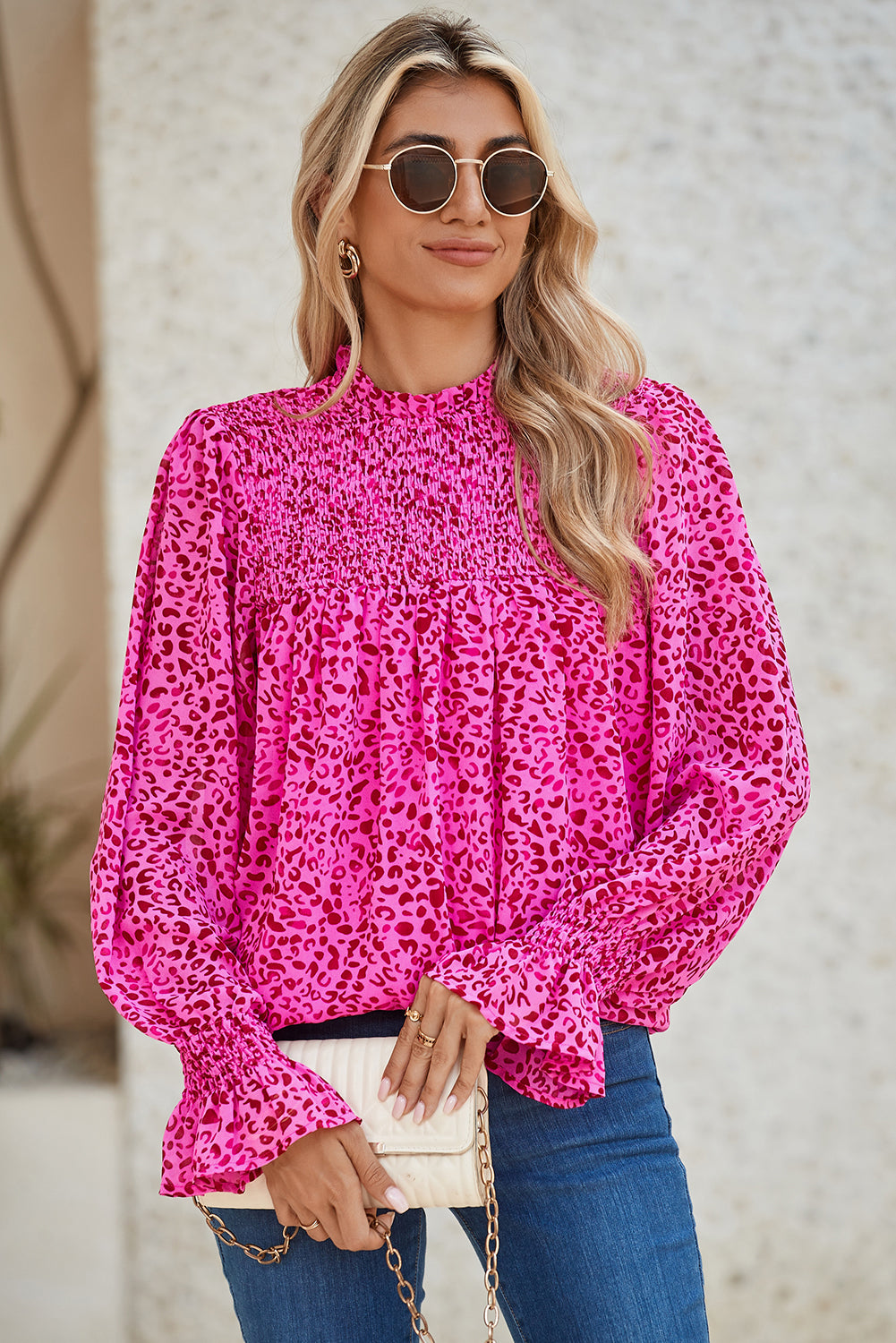 Blusa holgada con mangas abullonadas y fruncido de leopardo rosa