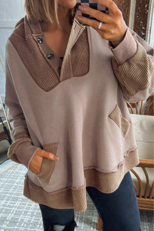 Sudadera con capucha y bolsillos de talla grande con diseño de gofres en contraste y patchwork de Goat