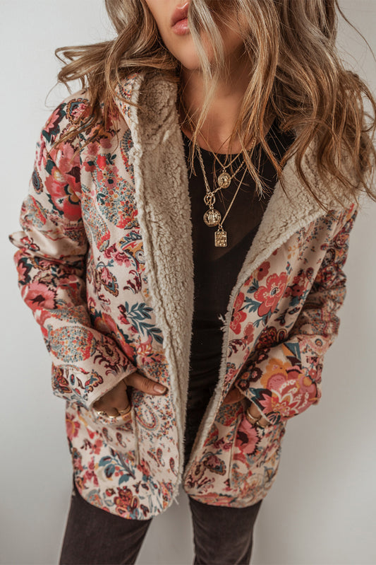 Chaqueta con capucha y forro de sherpa con estampado floral vintage de cachemira en beige
