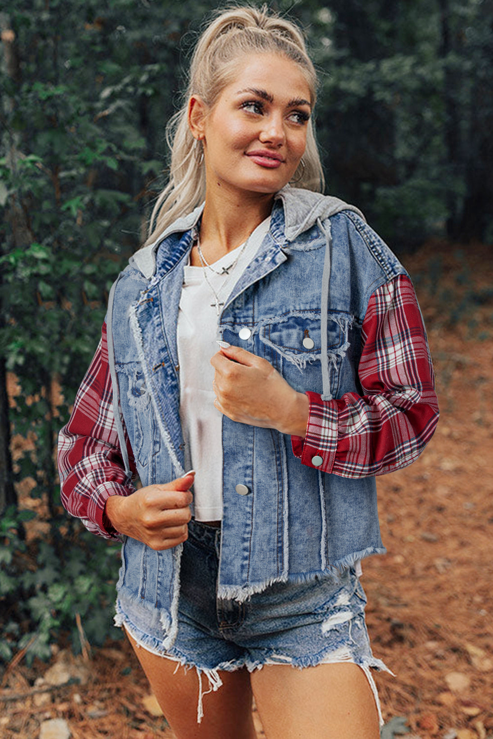 Chaqueta vaquera con capucha y dobladillo sin rematar, estampado de cuadros escoceses en azul Beau