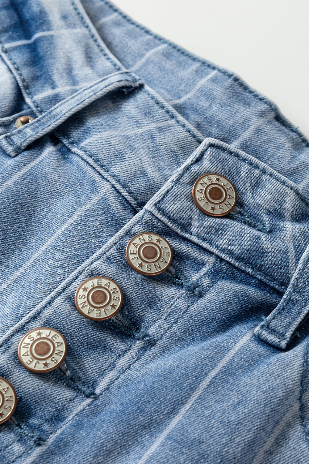 Vaqueros de pierna ancha con botones múltiples en azul Beau