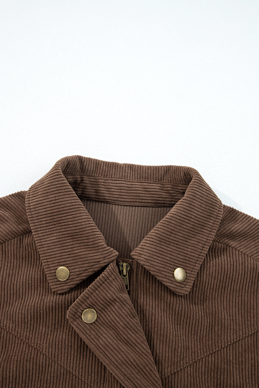 Chaqueta de pana con cuello de solapa, cremallera y botones color caqui oscuro