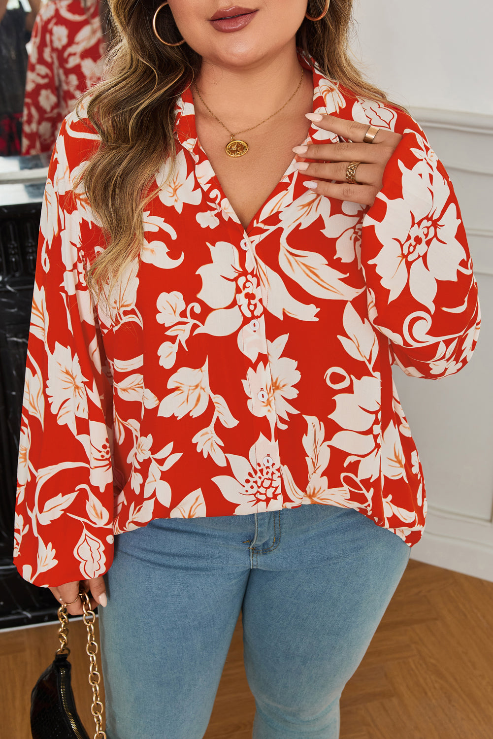 Camisa holgada con botones y estampado floral en talla grande roja