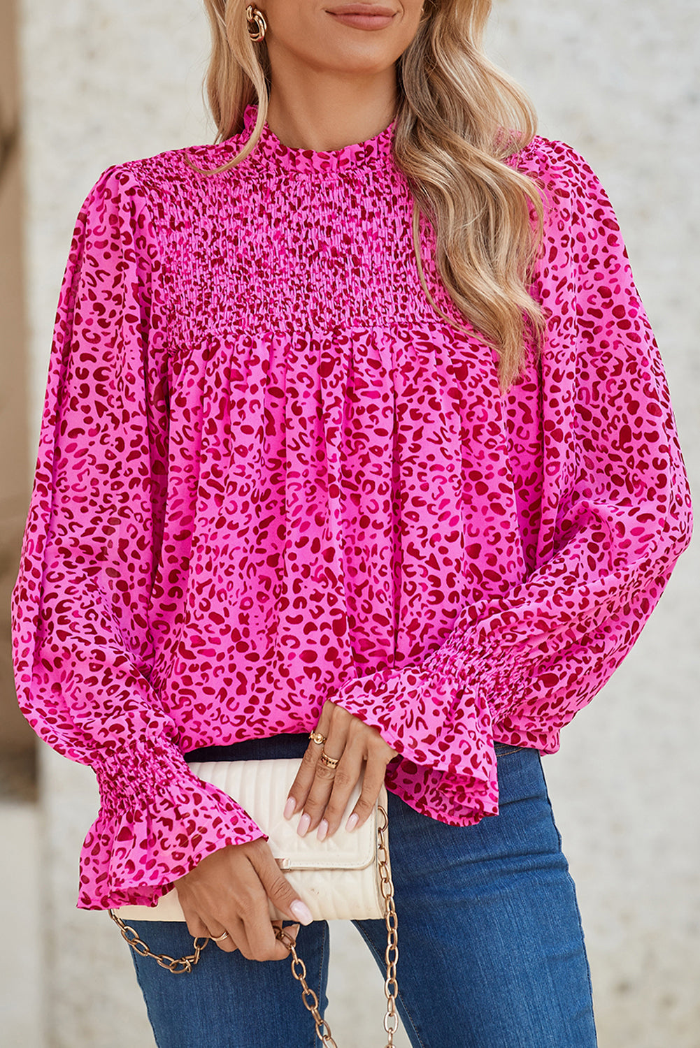 Blusa holgada con mangas abullonadas y fruncido de leopardo rosa
