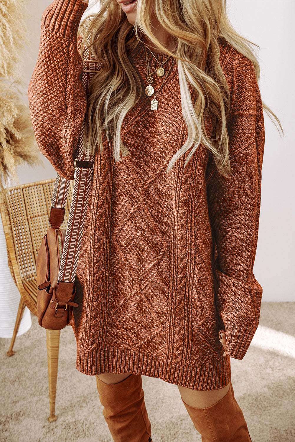 Vestido estilo suéter holgado con hombros caídos y punto trenzado en verde niebla