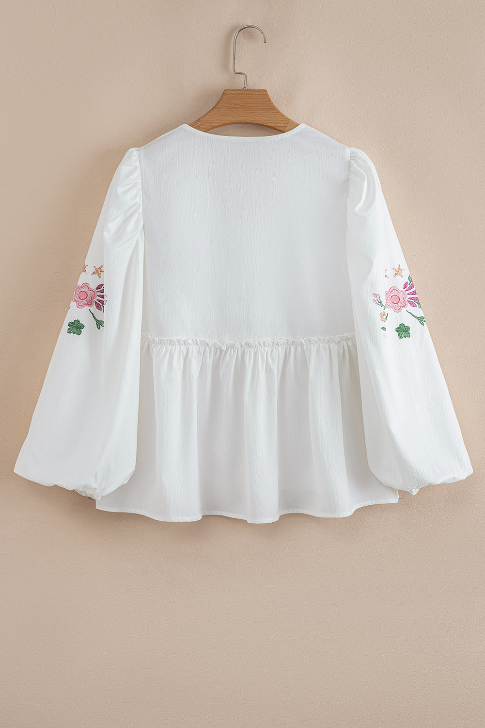 Blusa babydoll holgada con cuello en V y cordones de flores blancas